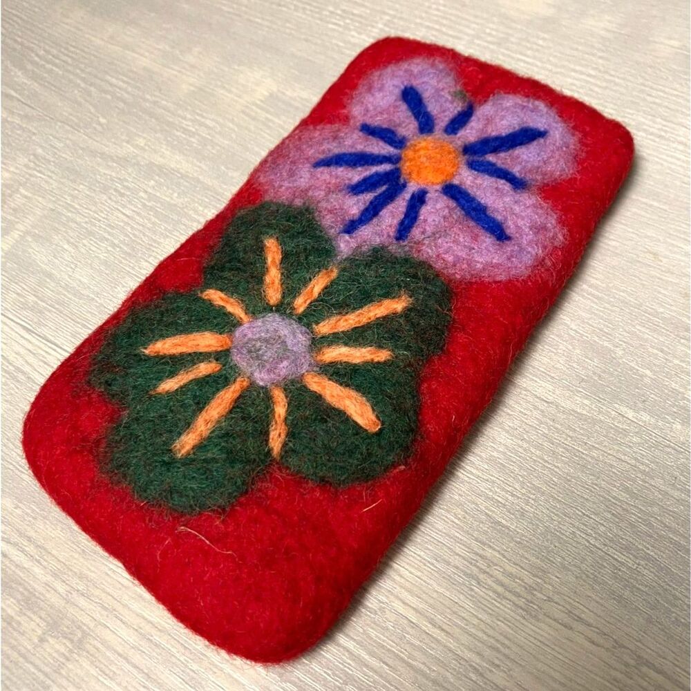 Wool glasses holder with flowers